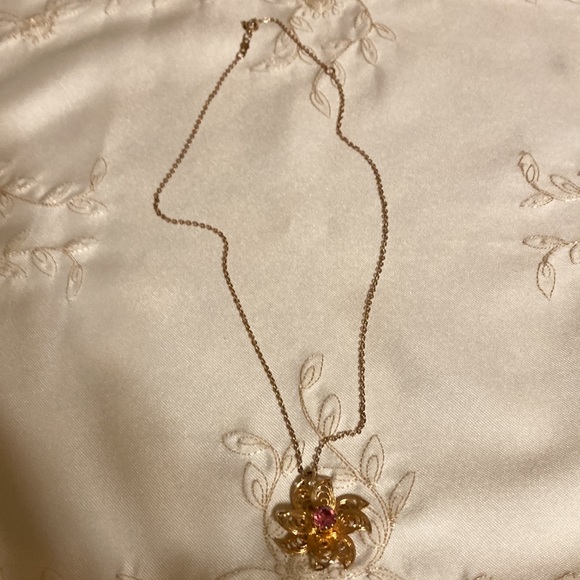 Sarah Coventry Star Fish Pendant with Pink Rhinestone and adjustable chain - Picture 4 of 5